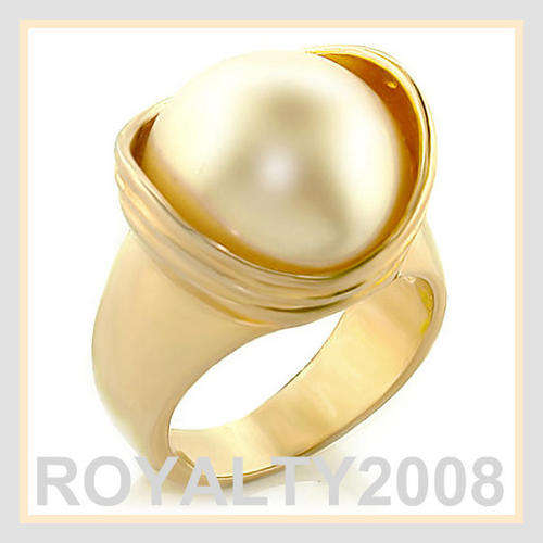 Stunning White Pearl Ring - Size 8